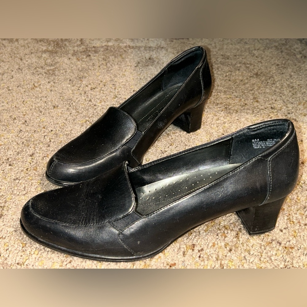 St. John's Bay Black Heels Sleek Professional Design